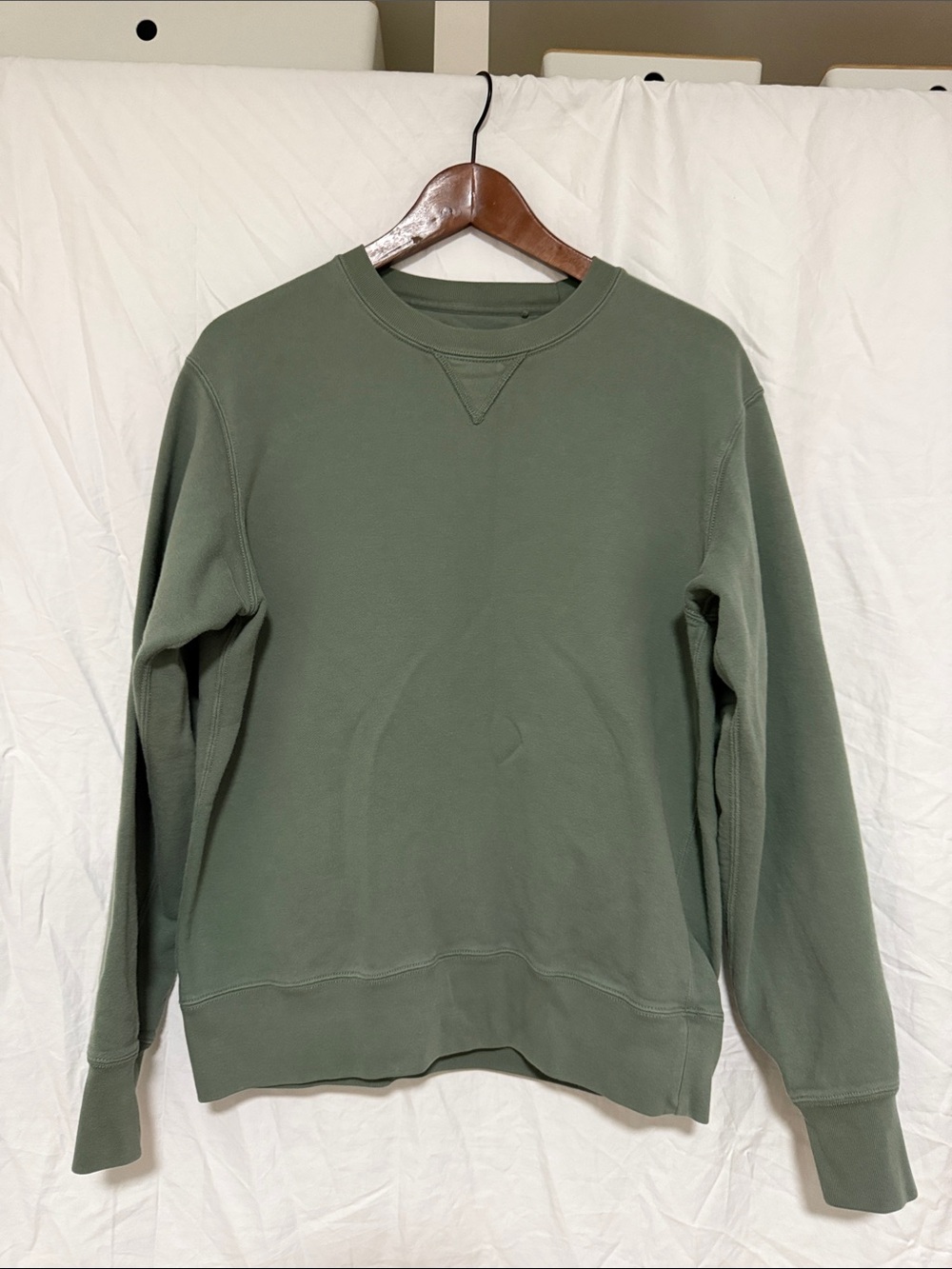 Uniqlo Men's Crewneck Sweater in Olive